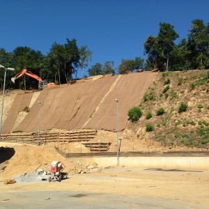 Messa in sicurezza mediante canaletta Trenchmat e geocomposito ARCO700