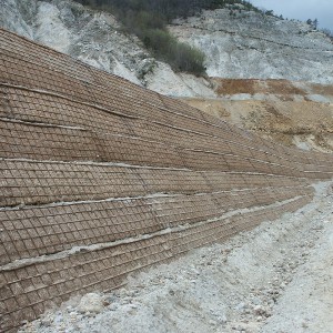 Terra rinforzata con geogriglie